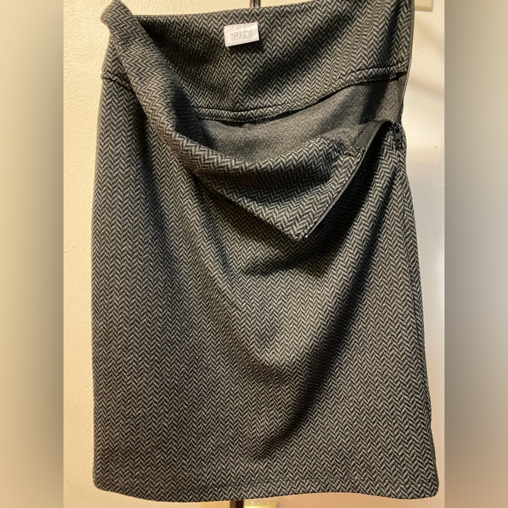 Suzy Shier Skirt